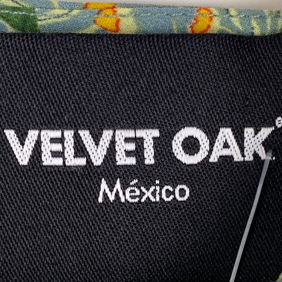 Velvet Oak Floral Romper - Picture 10 of 11